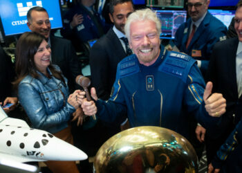 Richard Branson and five Virgin Galactic employees breached the US-recognized boundary of space Sunday.